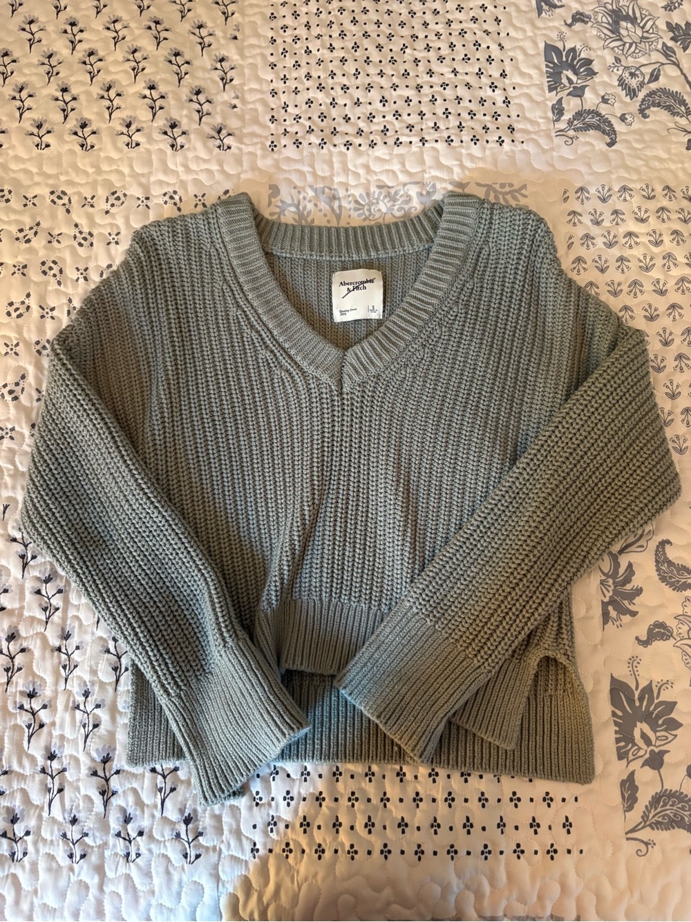 Abercrombie & Fitch V-Neck Chunky Knit Sweater